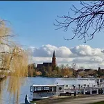 Am Hafen 1 *