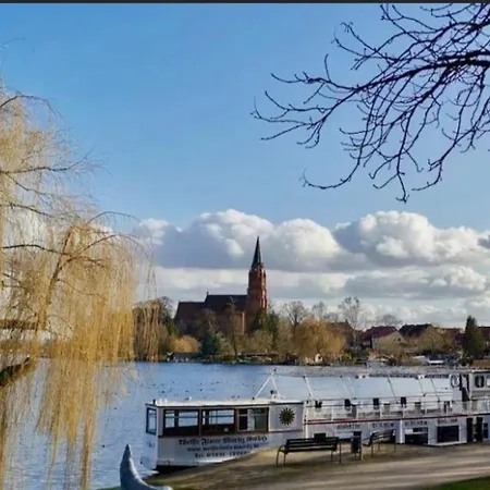 Am Hafen 1 *